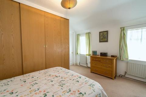 3 bedroom semi-detached house for sale - Bognor Road, Chichester, PO19
