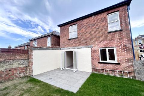 3 bedroom detached house for sale, Well Street, Ryde