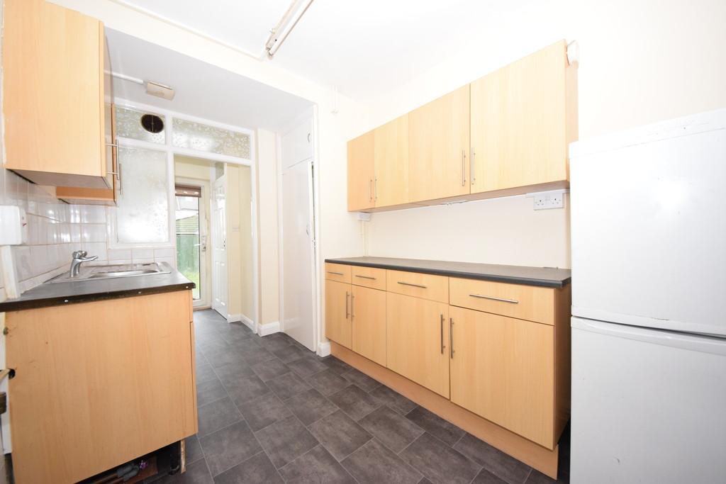 Headley Drive, Gants Hill, IG2 3 bed terraced house £1,700 pcm (£392 pw)