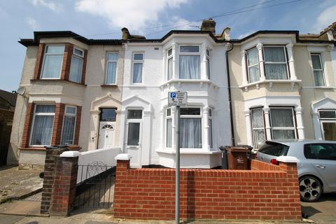 3 bedroom terraced house to rent, Somerby Road, Barking IG11
