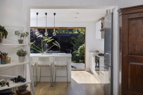 5 Dordrecht Road, London, W3 7TE