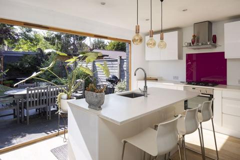 5 Dordrecht Road, London, W3 7TE