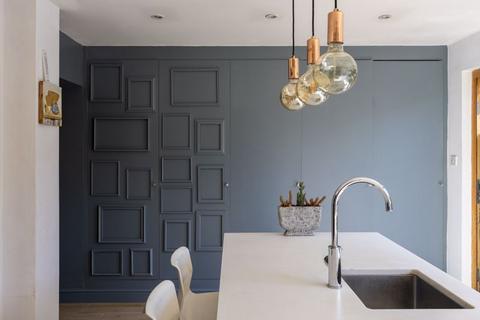 5 Dordrecht Road, London, W3 7TE