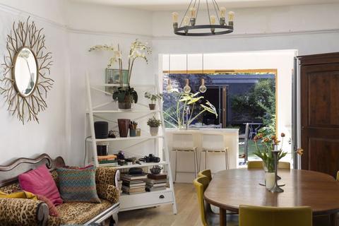 5 Dordrecht Road, London, W3 7TE