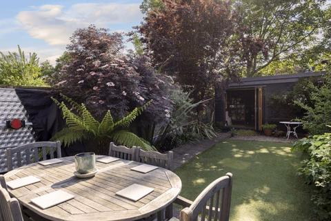 5 Dordrecht Road, London, W3 7TE