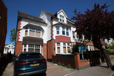 3 bedroom flat to rent, Mulgrave Road, Croydon