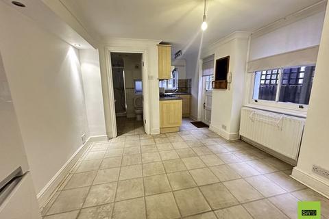 1 bedroom ground floor maisonette to rent, Ridley Road SW19