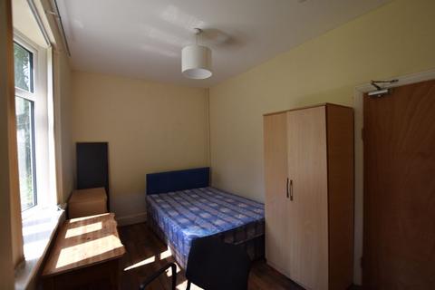 3 bedroom semi-detached house to rent, Mount Hooton Road NG7 4AY