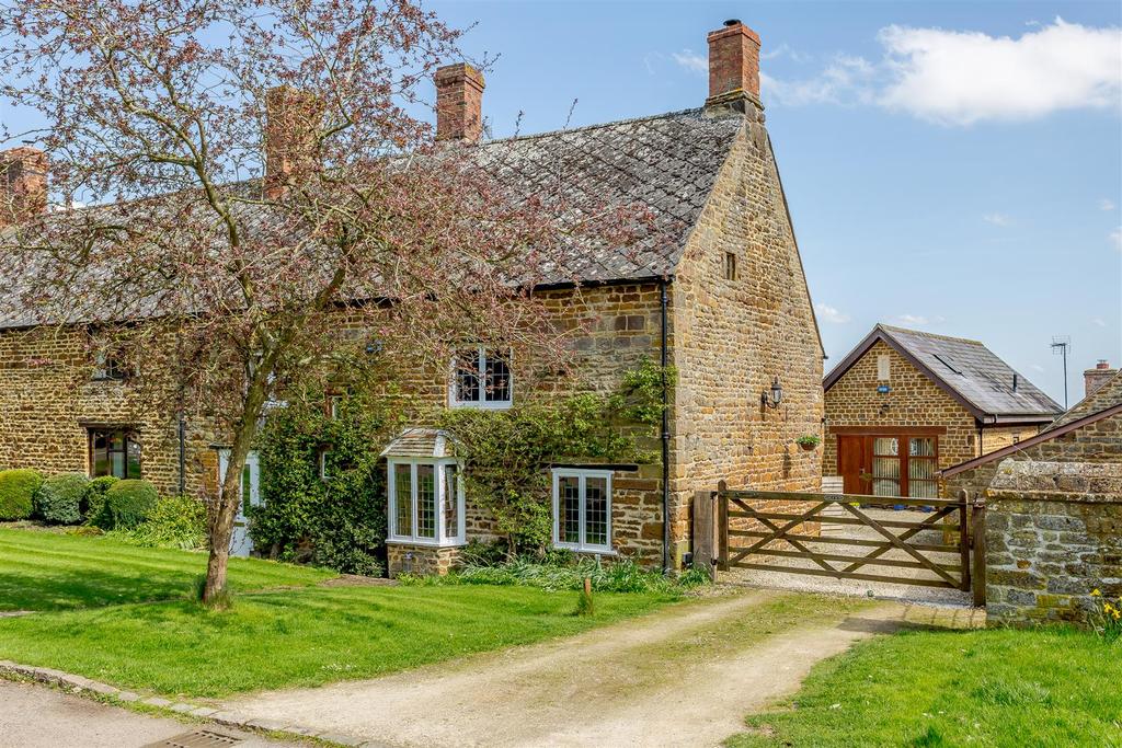 The Green, Eydon, Northants 5 bed cottage £600,000