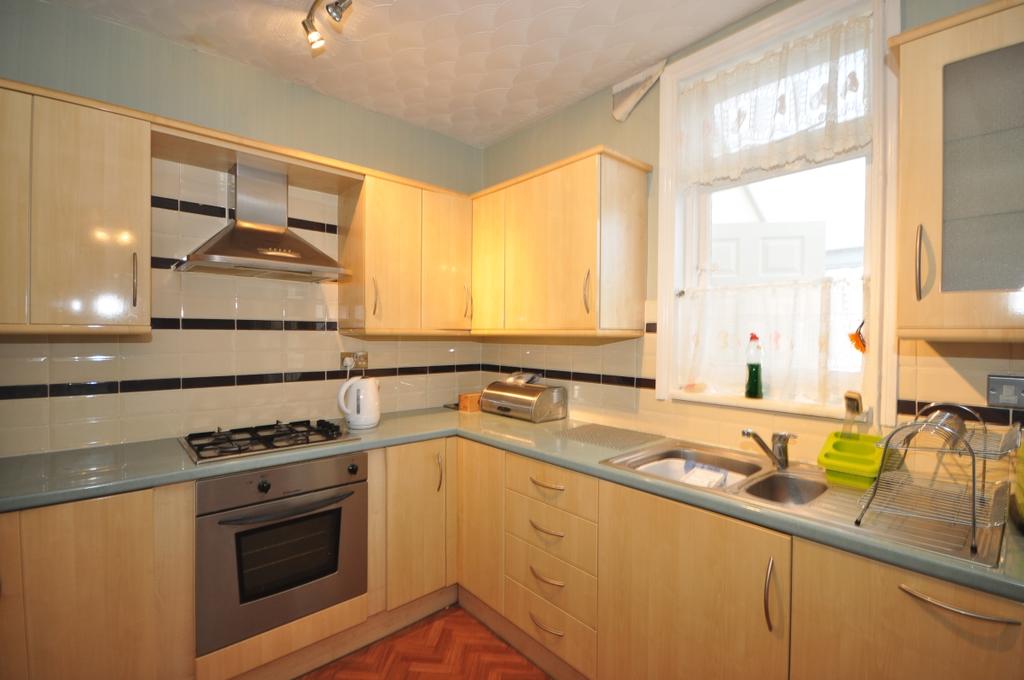 Highgrove Road Portsmouth PO3 3 bed terraced house £1,050 pcm (£242 pw)