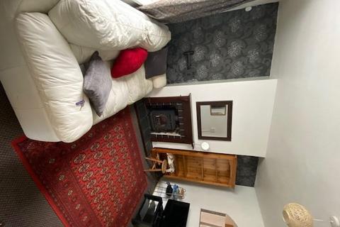 3 bedroom semi-detached house to rent, Charter Avenue