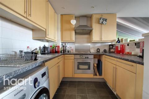 2 bedroom flat to rent, Ibex House, Stratford, E15