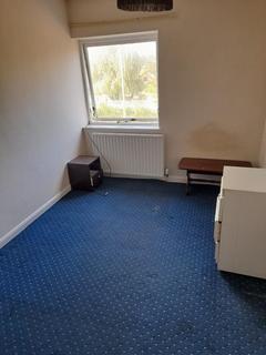 1 bedroom in a flat share to rent, Elmfield Court, Liphook Road, Lindford GU35