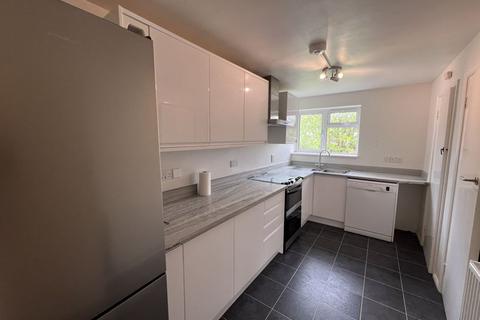 2 bedroom flat to rent, Capel Close, Whetstone