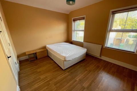1 bedroom in a house share to rent, Moorlands Road