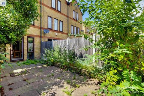 1 bedroom in a house share to rent, Torrington Place, Wapping E1W