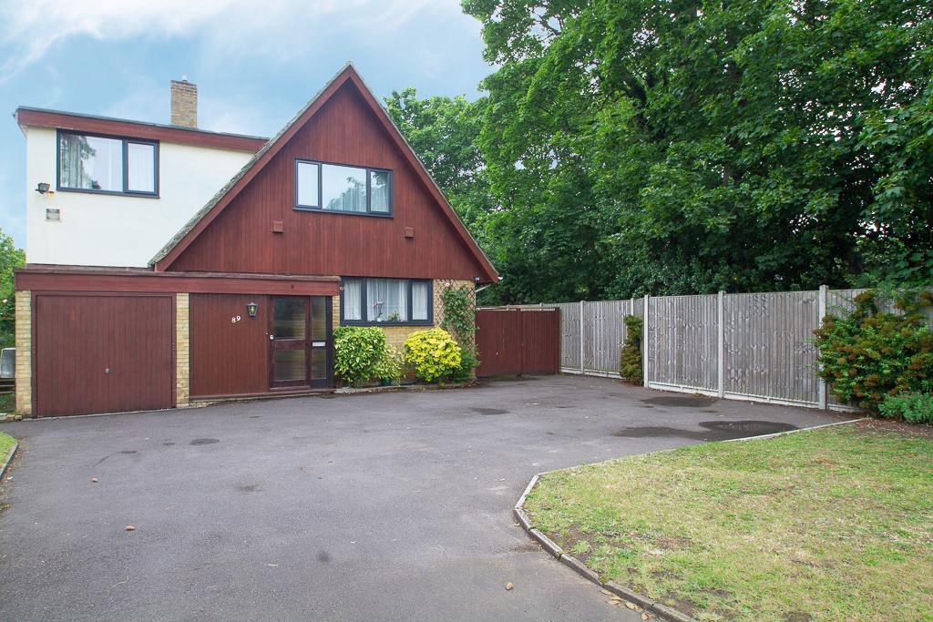 Welley Road, Wraysbury, TW19 5 bed detached house £680,000