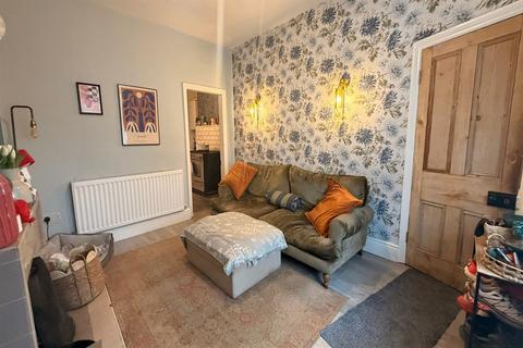 2 bedroom terraced house to rent, Moorside, Knutsford