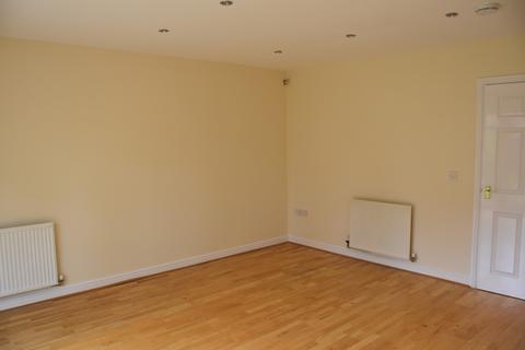3 bedroom end of terrace house to rent - Skylark Close, Bury St. Edmunds