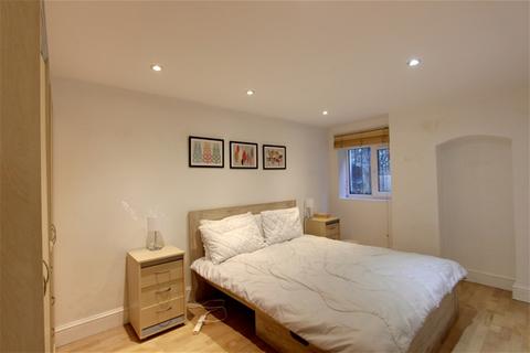 2 bedroom flat to rent, Marriott Road, Barnet, EN5