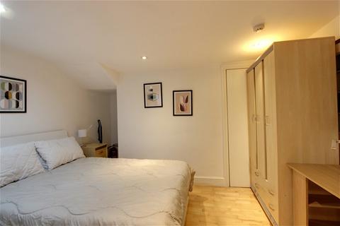 2 bedroom flat to rent, Marriott Road, Barnet, EN5