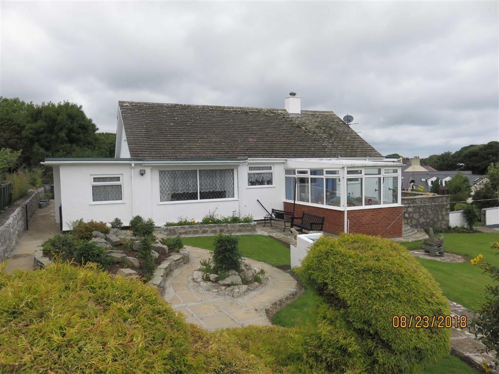 Breeze Hill, Benllech, Anglesey 2 bed detached bungalow for sale £260,000