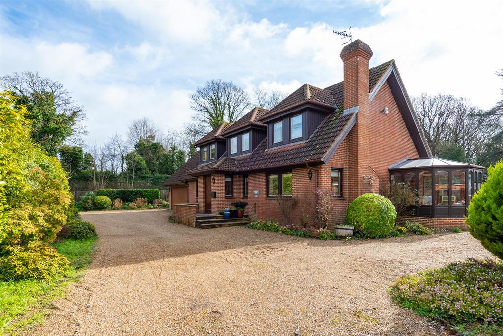 Oakwood Road, Horley 4 bed detached house £725,000