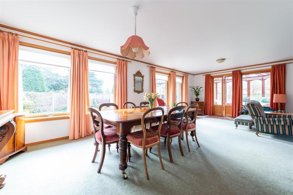 Oakwood Road, Horley 4 bed detached house £725,000