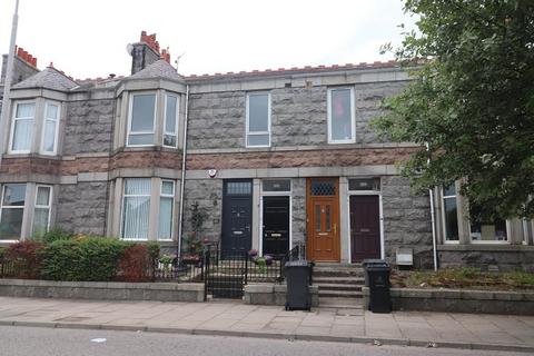 3 bedroom flat to rent, Clifton Road, Aberdeen, AB24