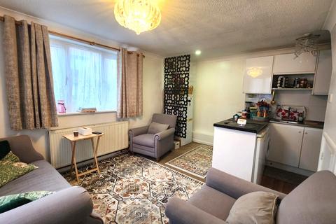 1 bedroom terraced house to rent, Mountbattern Close , Slough , Berkshire  SL1