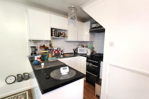 1 bedroom terraced house to rent, Mountbattern Close , Slough , Berkshire  SL1