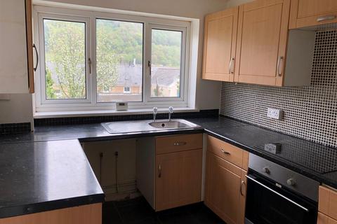 3 bedroom terraced house to rent, Victoria Street, Mountain Ash