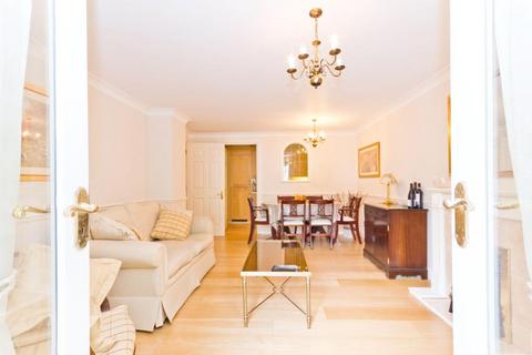 2 bedroom apartment to rent, Shillingstone House, Russell Road, Kensington, W14
