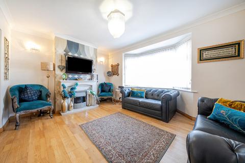 113 Queens Walk, Ruislip, HA4 0NW