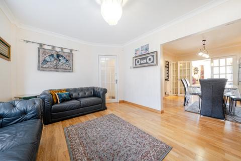 113 Queens Walk, Ruislip, HA4 0NW