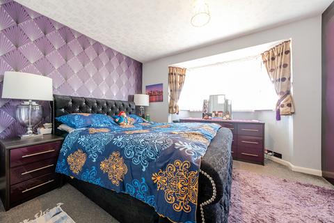 113 Queens Walk, Ruislip, HA4 0NW