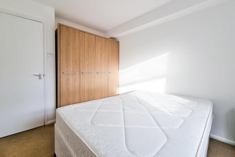 2 bedroom flat to rent, Molyneux Drive, Tooting Bec