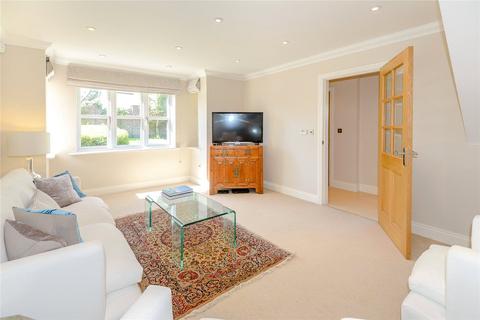 4 bedroom detached house to rent, Napper Close, Ascot, Berkshire