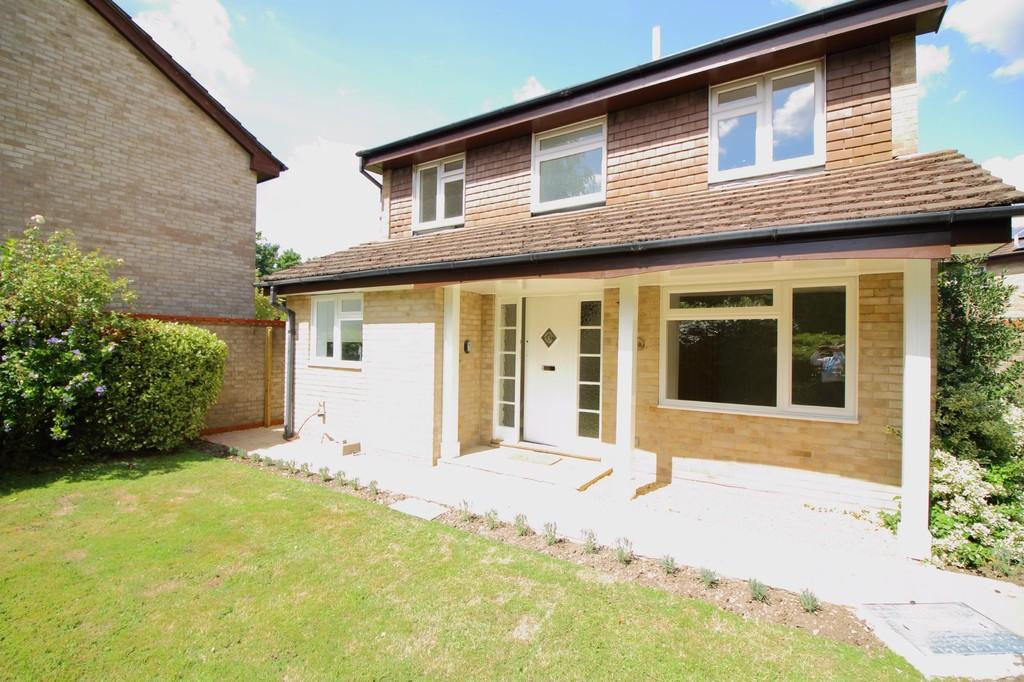 Clarendon Park, Lymington 4 bed detached house £2,100 pcm (£485 pw)