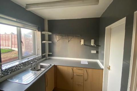 3 bedroom semi-detached house to rent, Griffiths Drive, Wednesfield WV11
