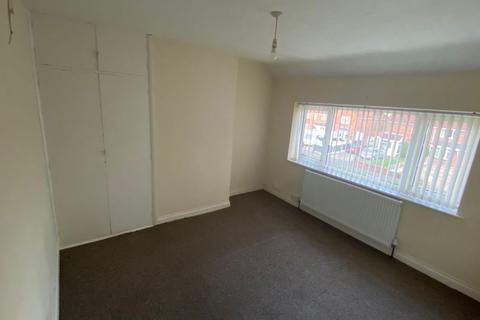 3 bedroom semi-detached house to rent, Griffiths Drive, Wednesfield WV11