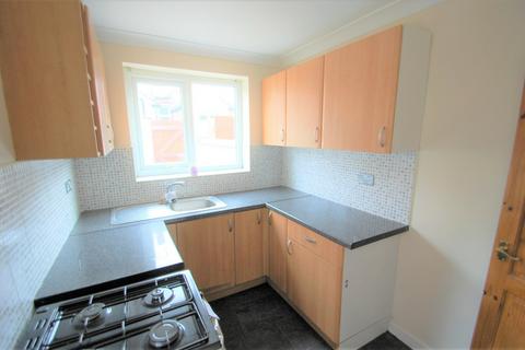 2 bedroom terraced house to rent, Shorrock Lane, Mill Hill, Blackburn