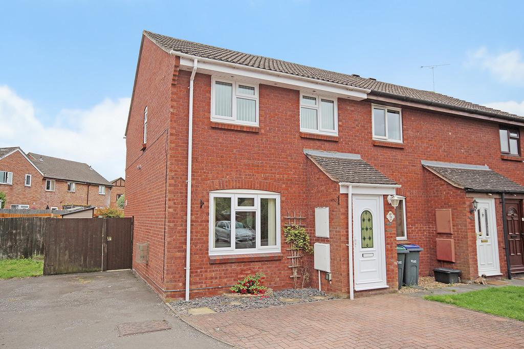 Phipps Close, Westbury 3 bed semidetached house £850 pcm (£196 pw)