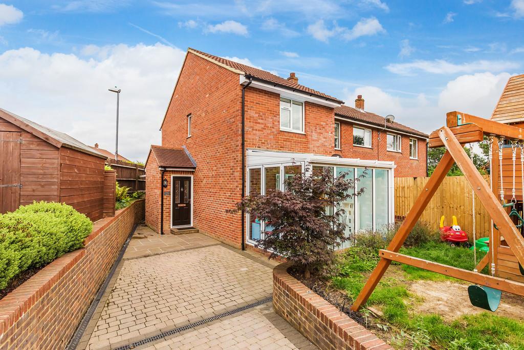 Forest Dene, Crowborough, TN6 2 bed semidetached house £265,000