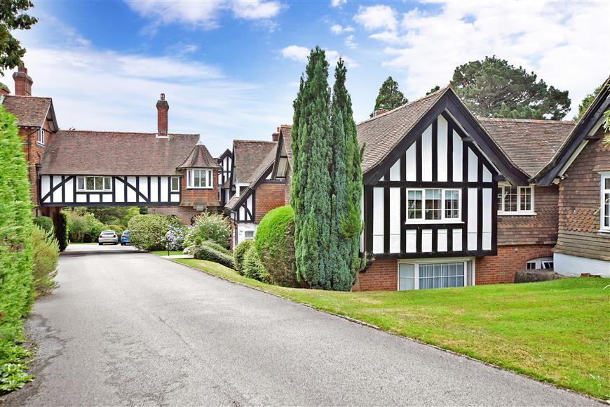 Argos Hill, Rotherfield, Crowborough, East Sussex 2 bed apartment £