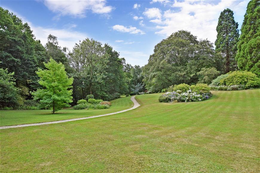 Argos Hill, Rotherfield, Crowborough, East Sussex 2 bed apartment £