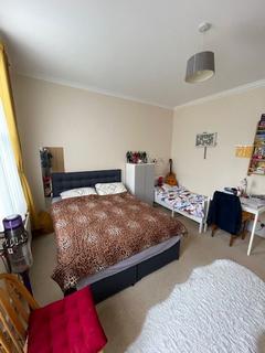 1 bedroom flat for sale, Church Lane, London, N2