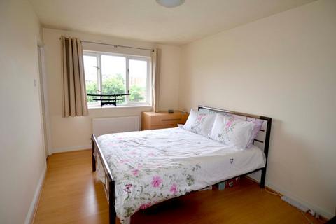 2 bedroom flat to rent, Myddleton Avenue, London, N4 Awaiting New Photographs