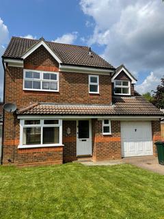 4 bedroom detached house to rent, Langstone Close, Crawley