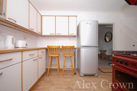 2 bedroom terraced house to rent, Mitford Road, Upper Holloway